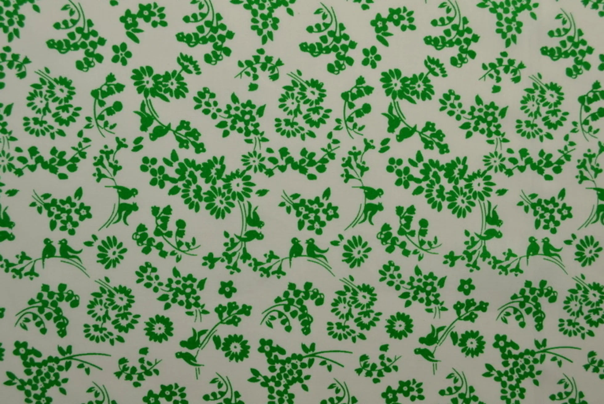 Katoen poplin – Bloemen en vogeltjes groen op wit