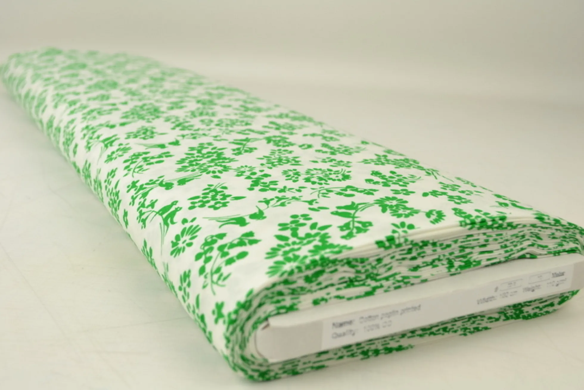 Katoen poplin – Bloemen en vogeltjes groen op wit