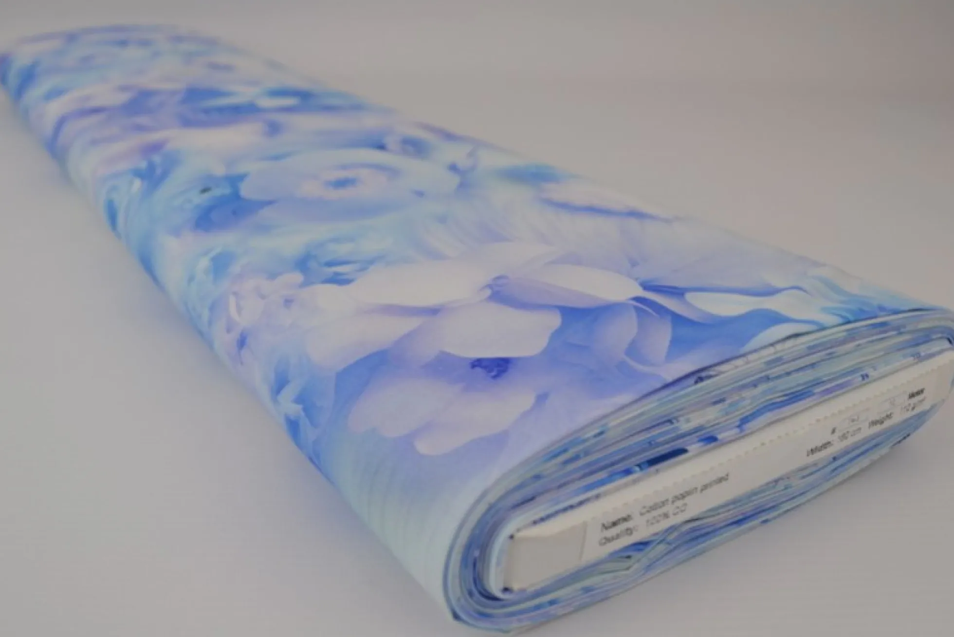 Katoen poplin digitaal – Roses & butterflies blue