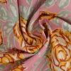 Katoen poplin – Grote bloem okergeel op roze