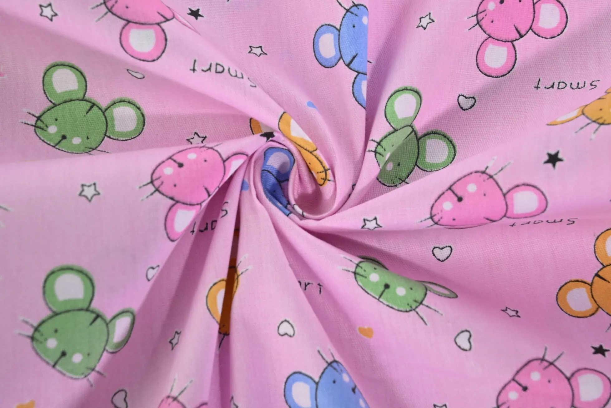 Katoen poplin – Smart mouse on pink