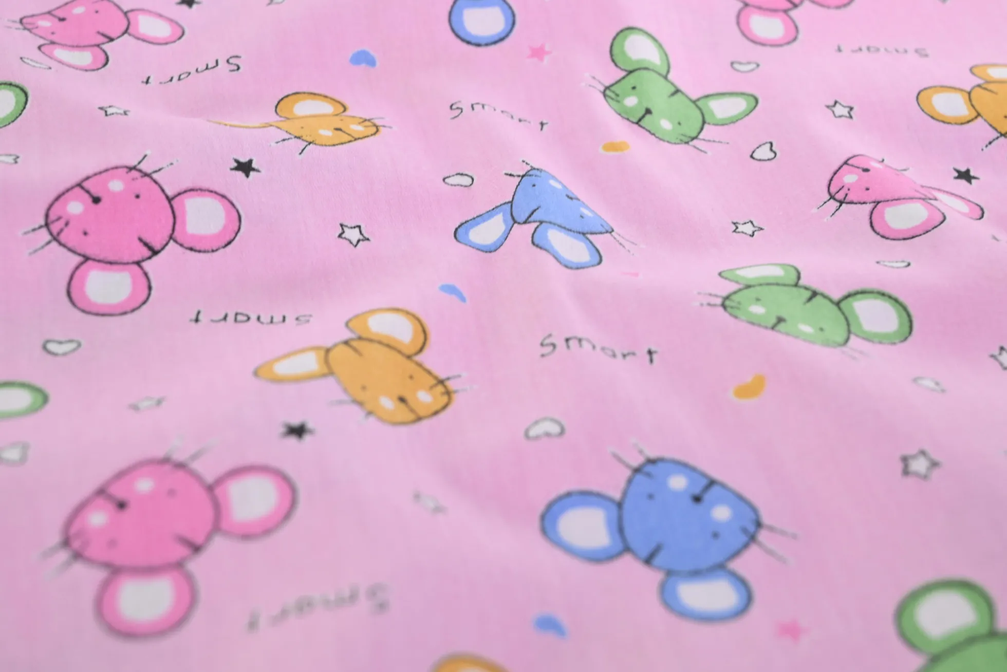Katoen poplin – Smart mouse on pink