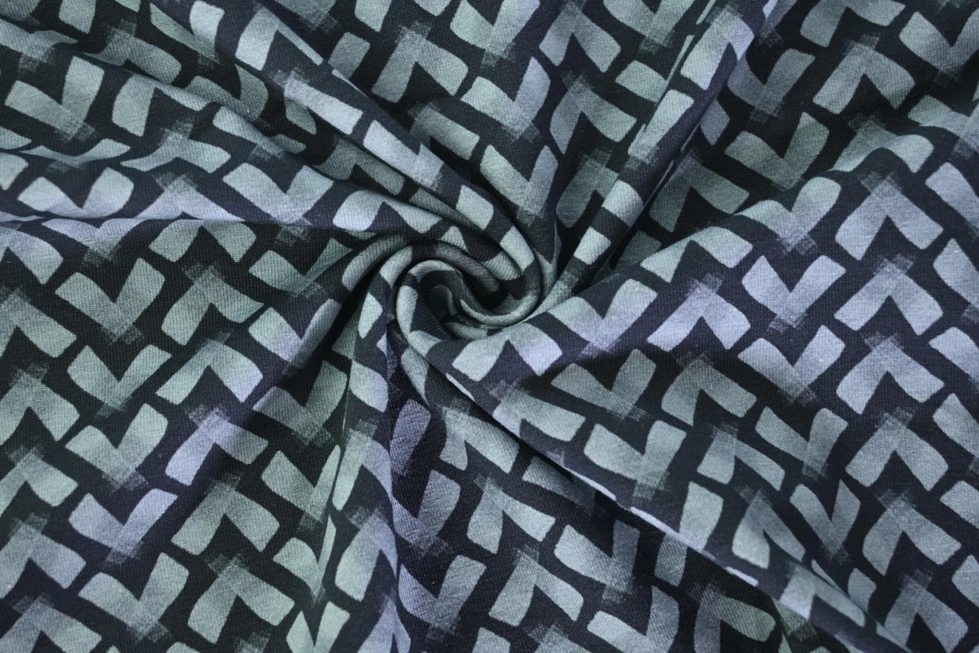 Katoen tricot – Charcoal Grey Arrow Geo