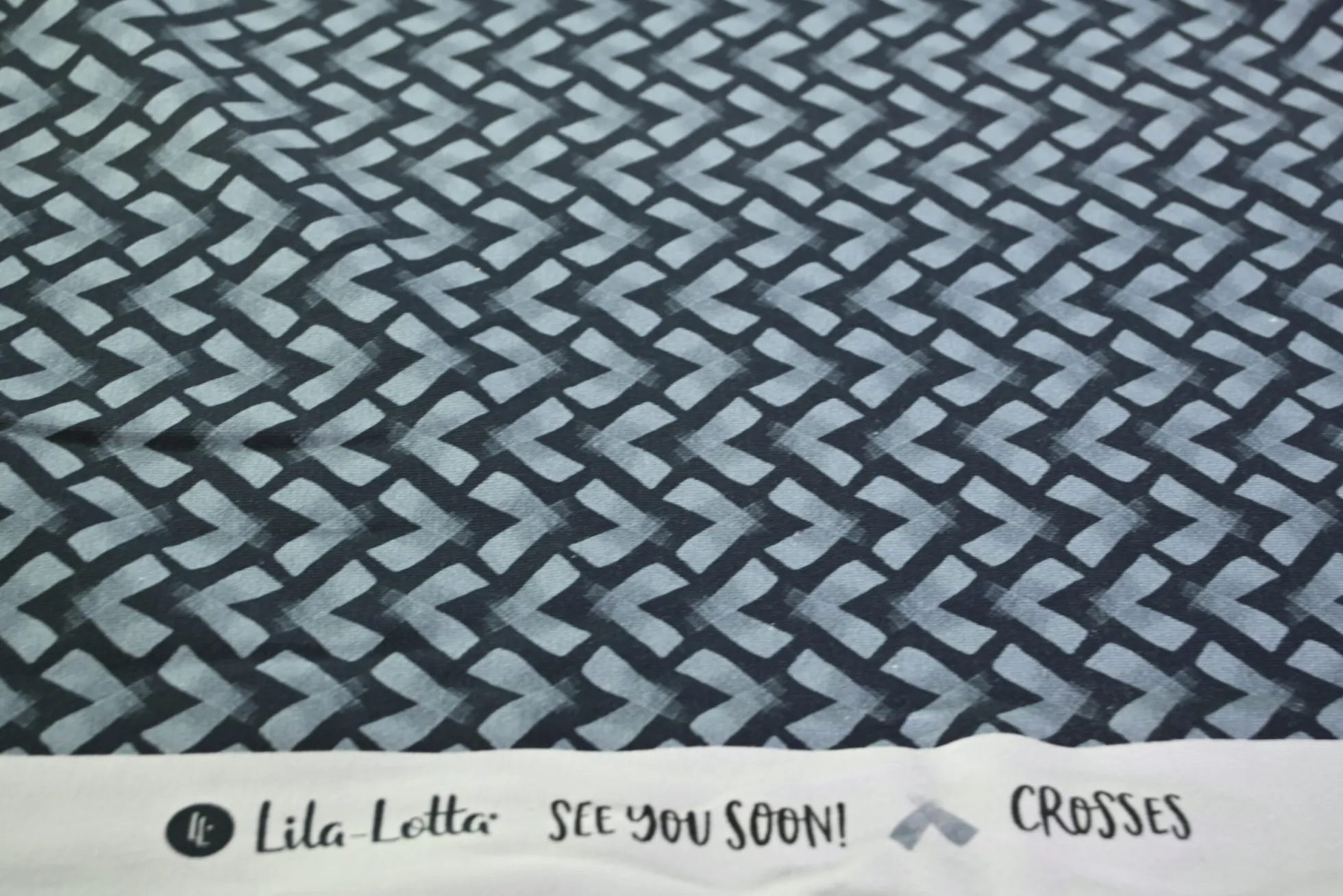 Katoen tricot – Charcoal Grey Arrow Geo