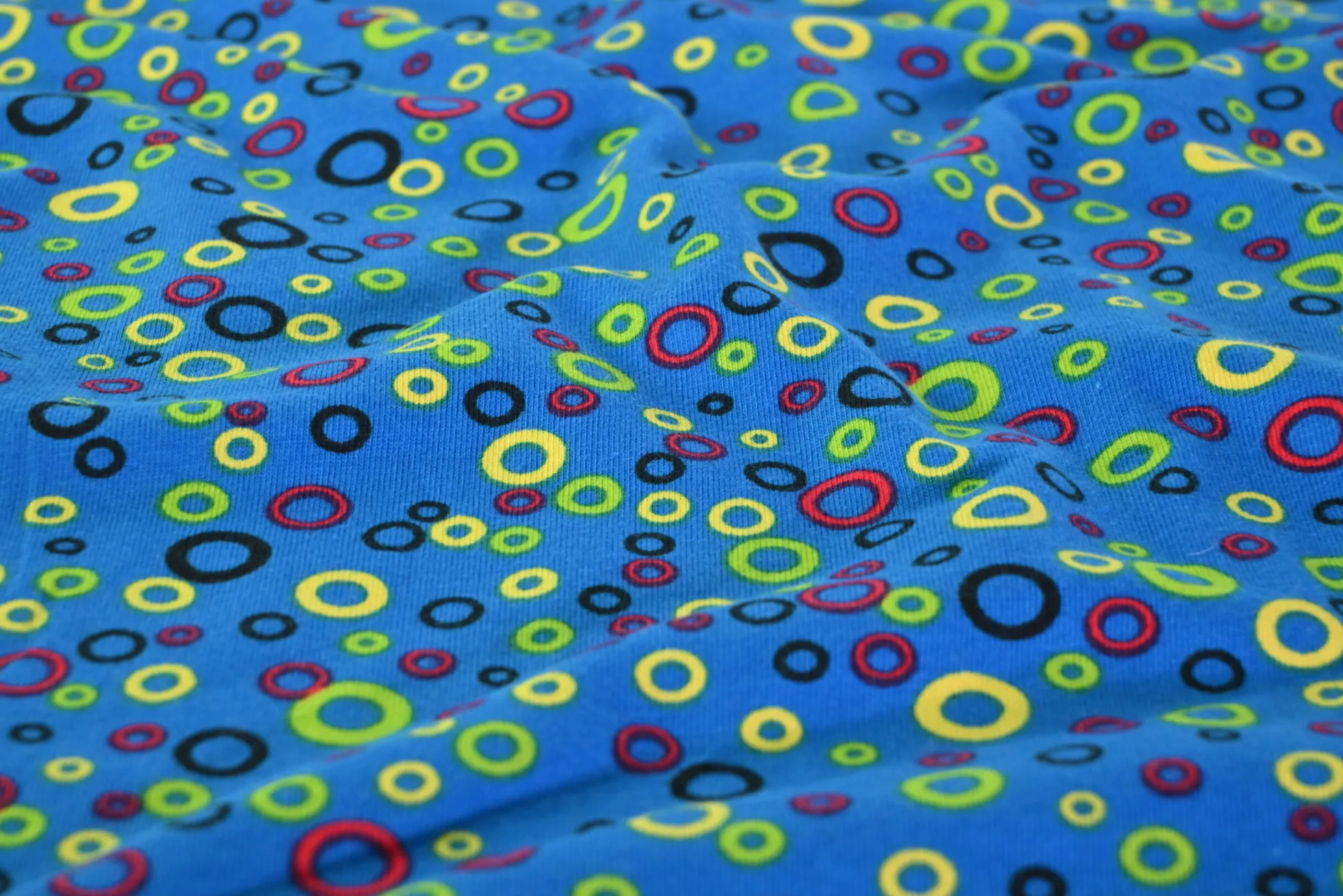 Katoen tricot – Colorful circles on blue