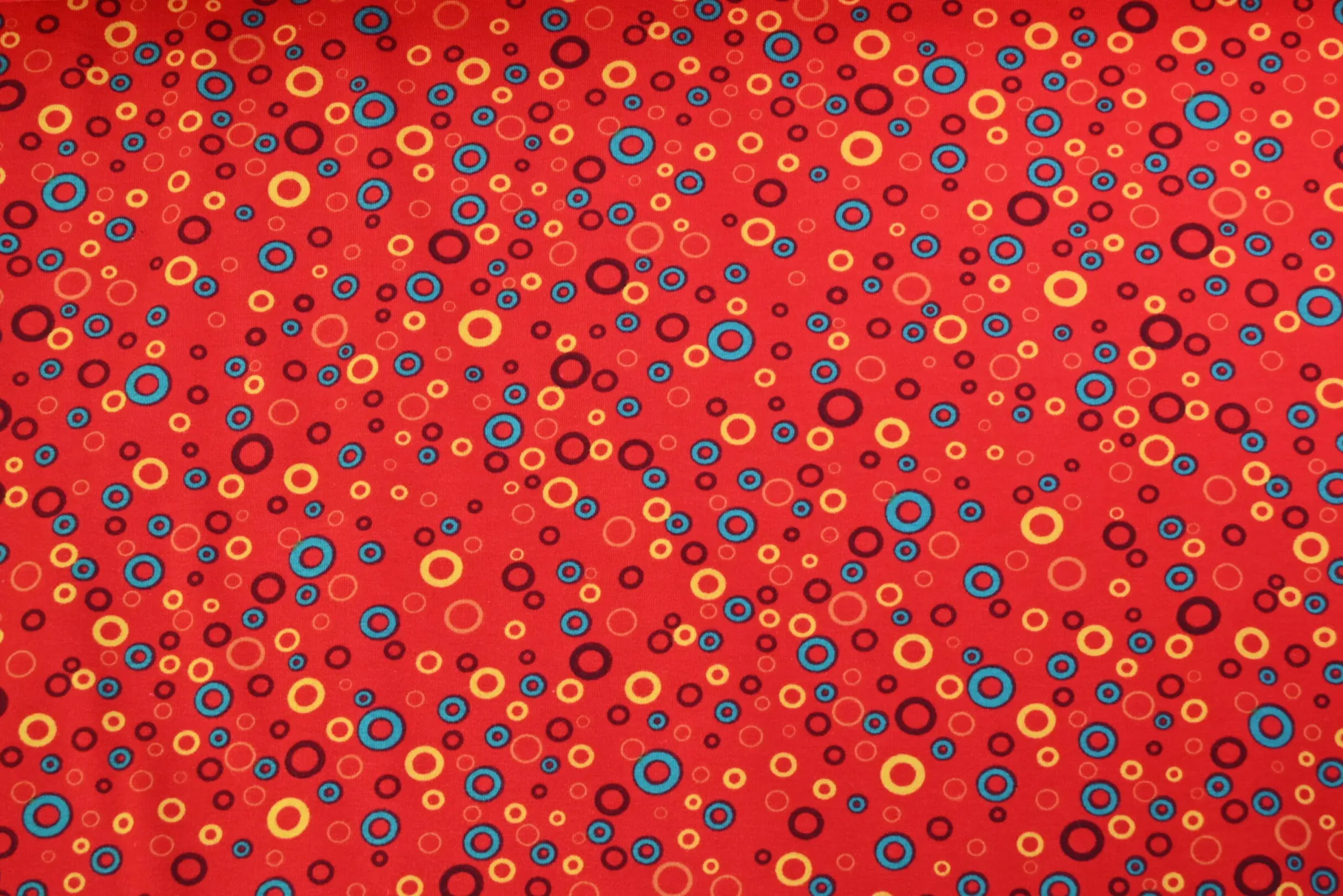Katoen tricot – Colorful circles on red