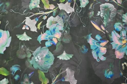 Katoen tricot – Iridescent Blue Bloom Black