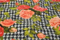 Katoen tricot – Roses on houndstooth