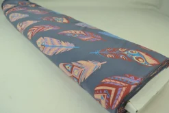 Katoen tricot Royal – Kleurrijke veren donkergrijs