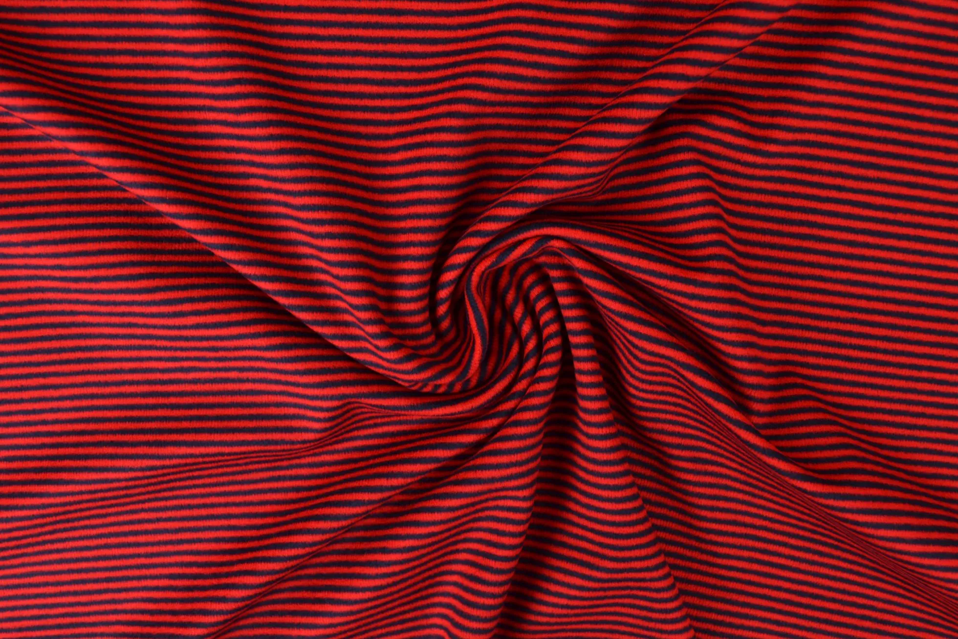 Katoen tricot soft touch – Navy & dark red stripes
