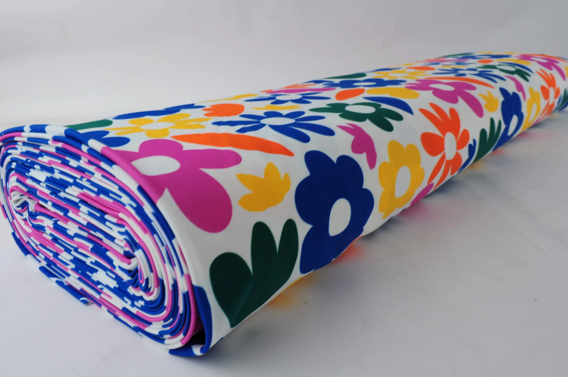 Lycra – Colorful blooms white