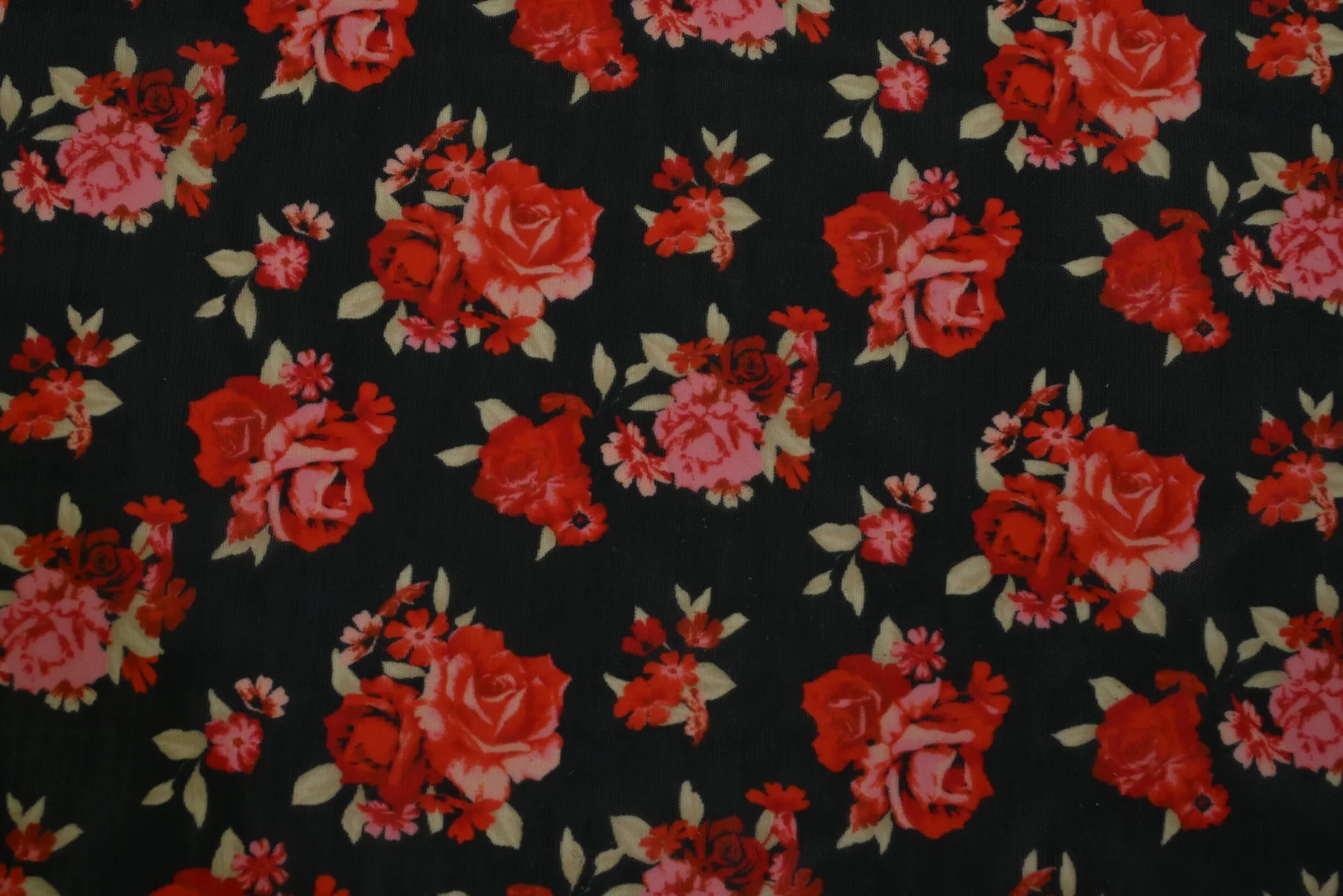Lycra tule / mesh – Red roses on black