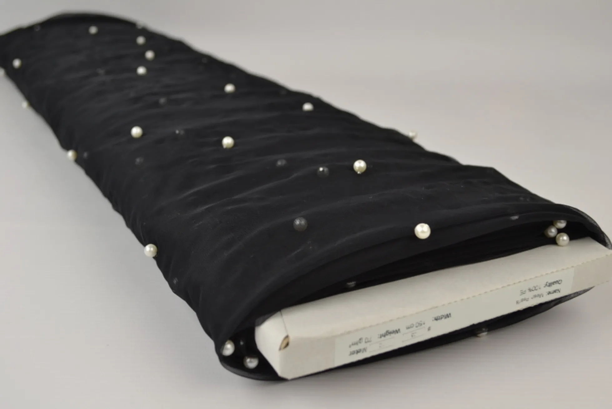 Mesh pearls – Zwart geborduurd