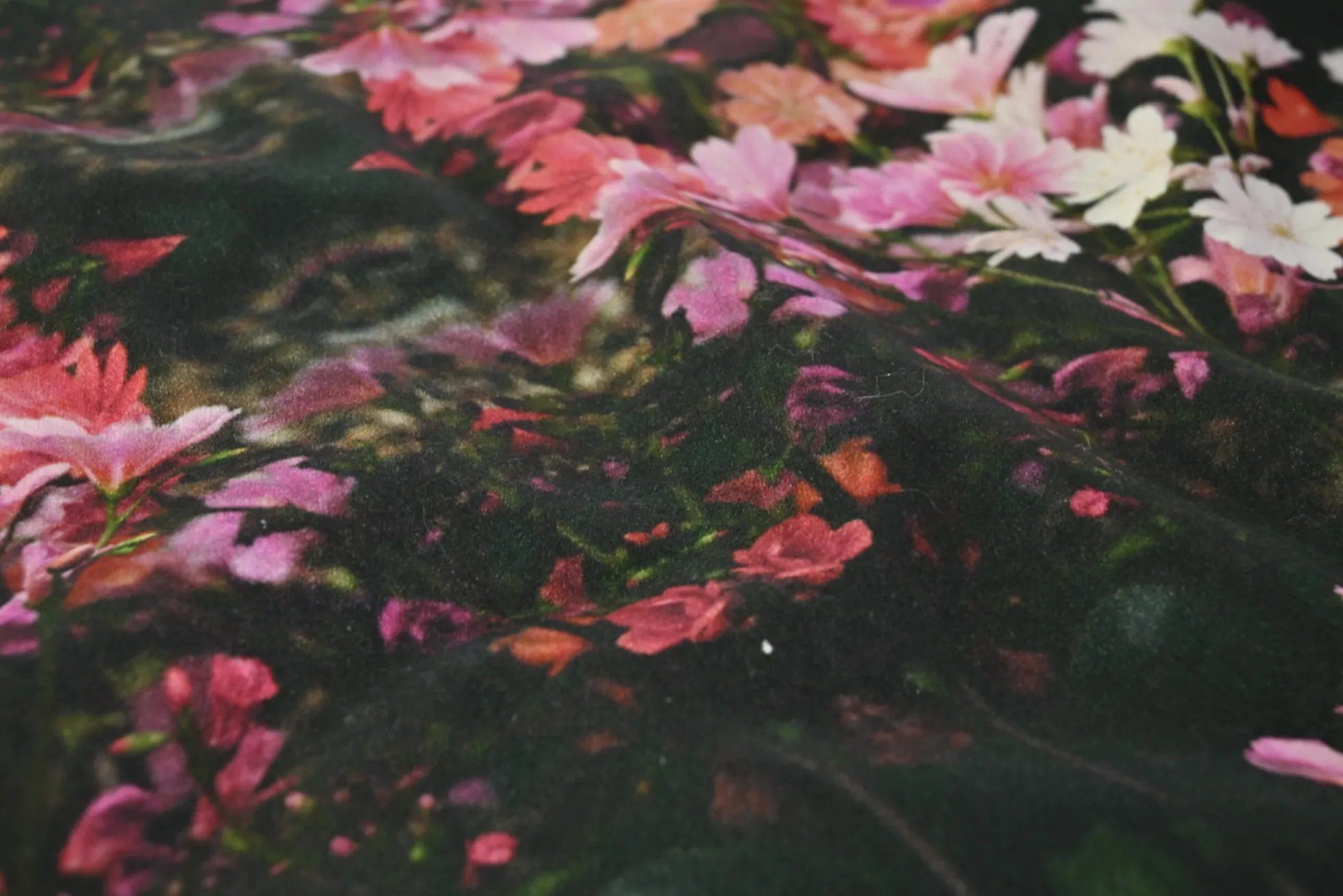 Stretch katoen – Digital flowers alcantara touch