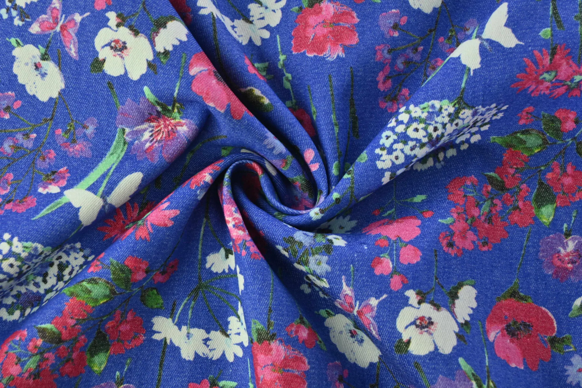 Stretch katoen – Poppy on blue denim