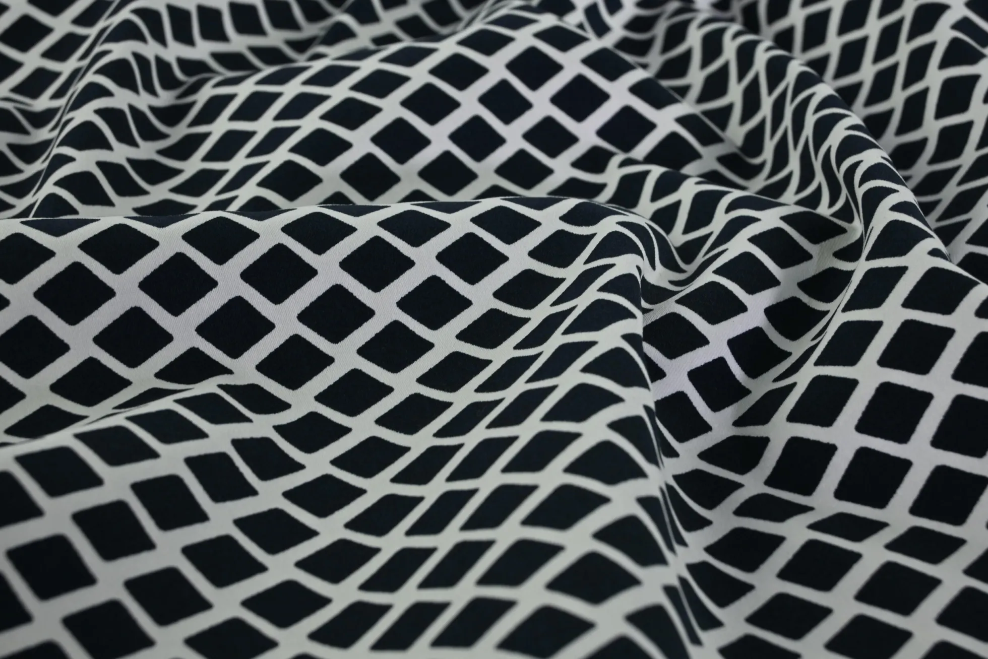 Stretch katoen satijn – Graphic navy