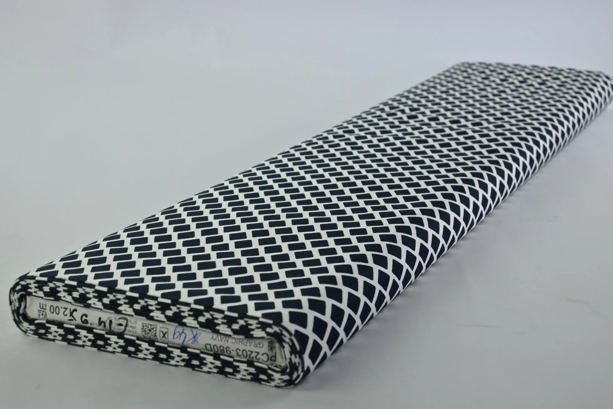Stretch katoen satijn – Graphic navy