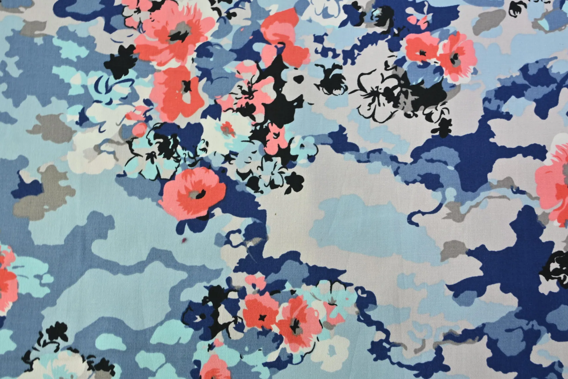 Stretch katoen – Soft blue army & flowers