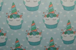 Sweaterstof / Jogging alpenfleece – Eenhoorn cupcakes babyblauw
