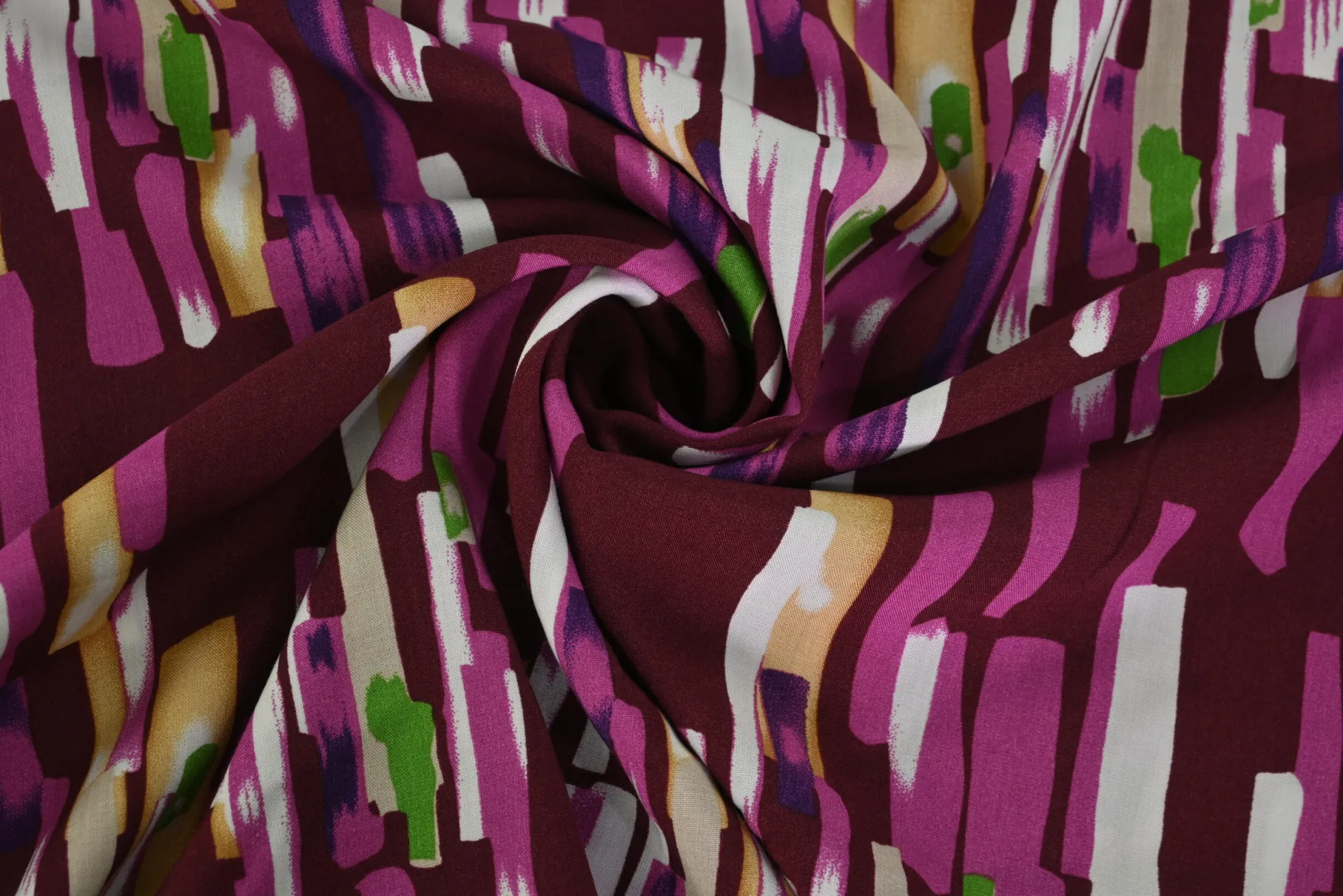 Viscose – Burgundy & pink strokes