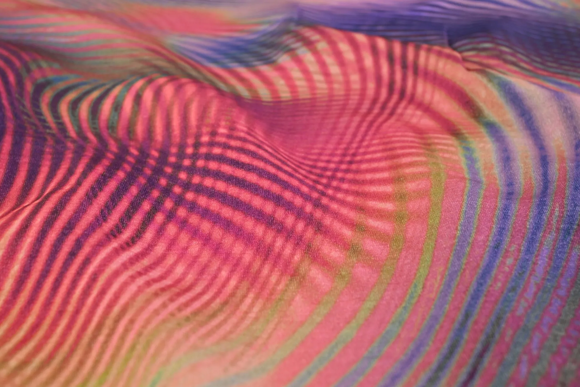Viscose EcoVero – Glossy waves fuchsia & purple