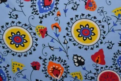 Viscose – Fruity flowers red and yellow on blauw