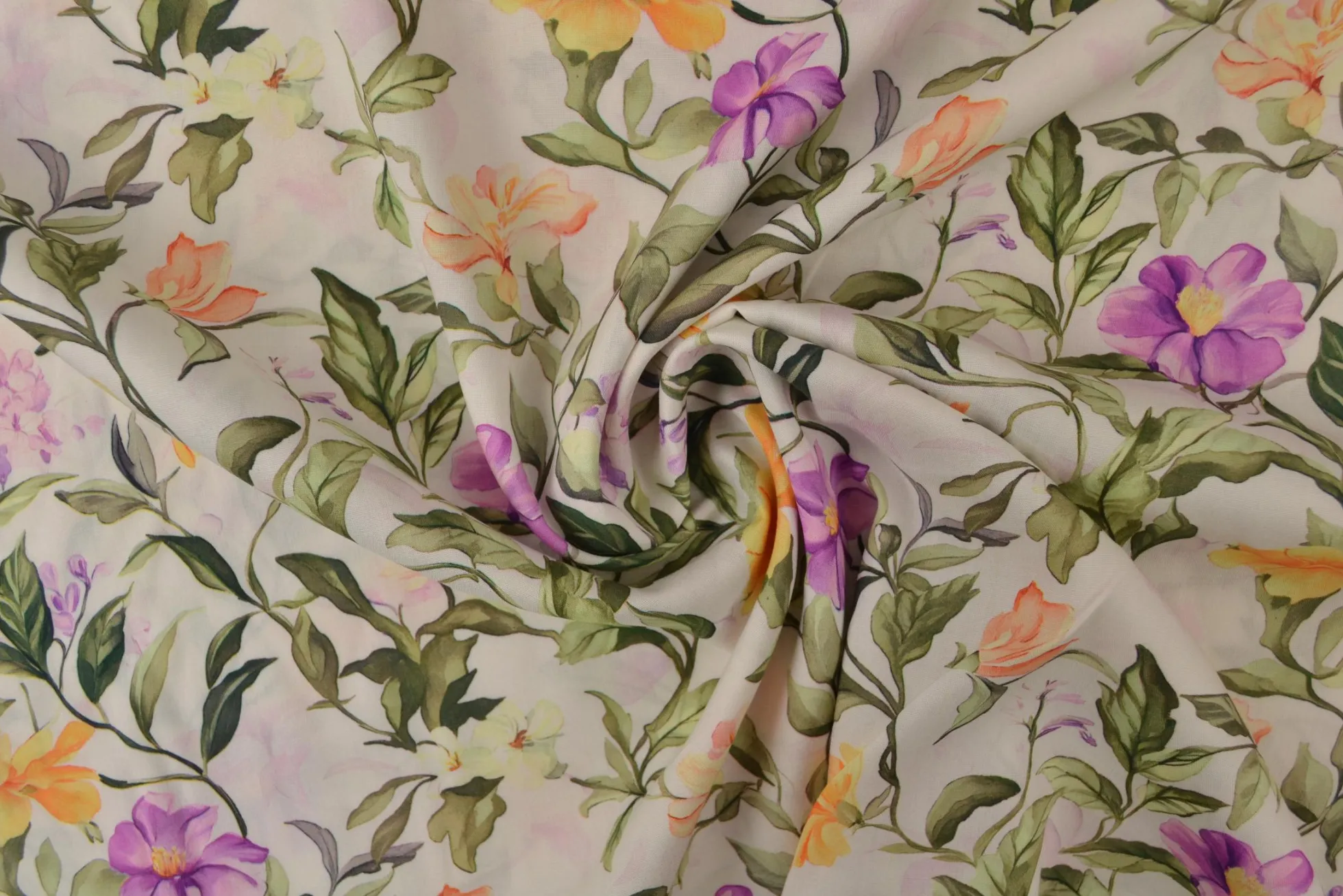 Viscose – Romantic garden off-white