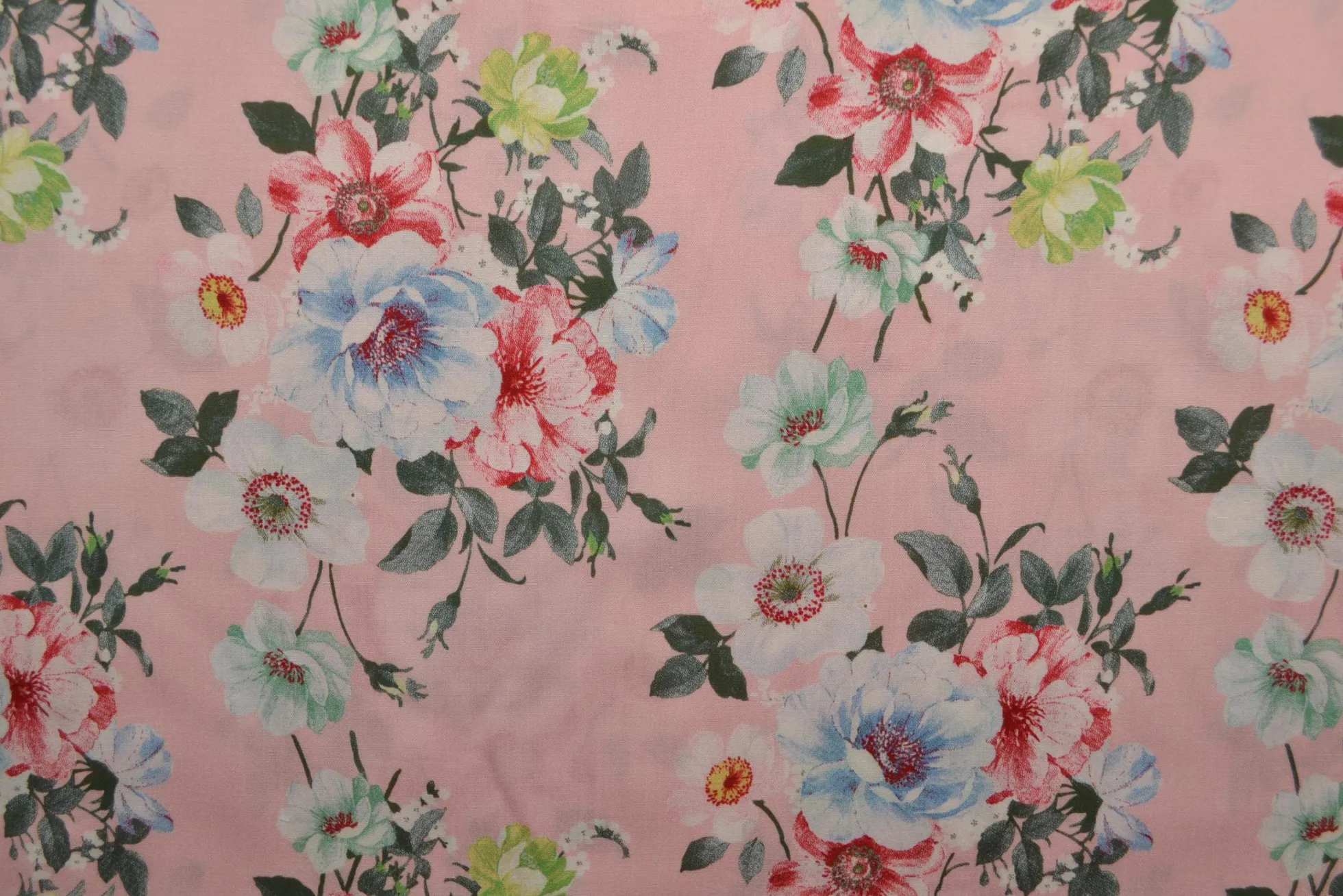 Viscose – Secret roses dusty pink