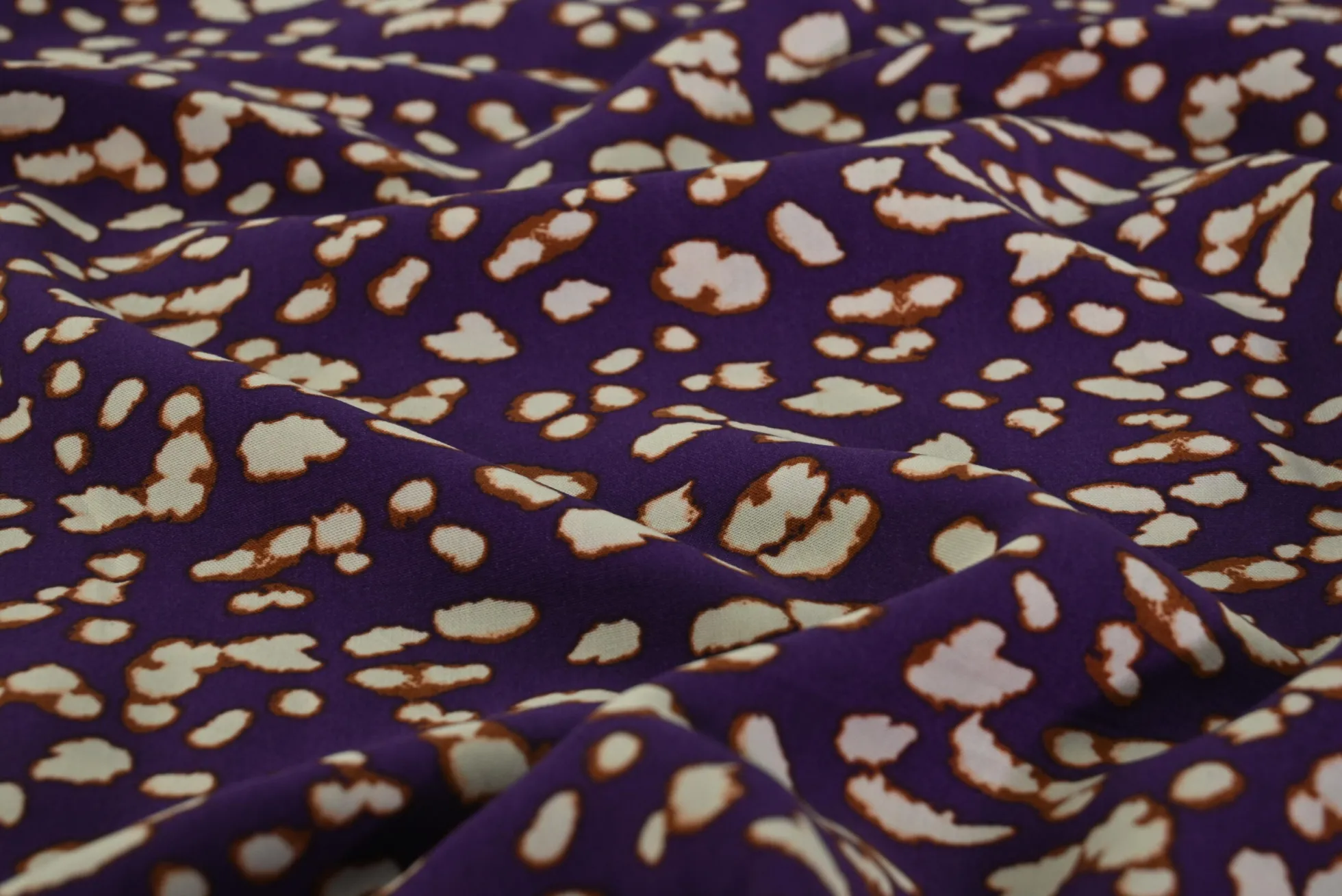 Viscose – Speckled animal purple, creme & brown