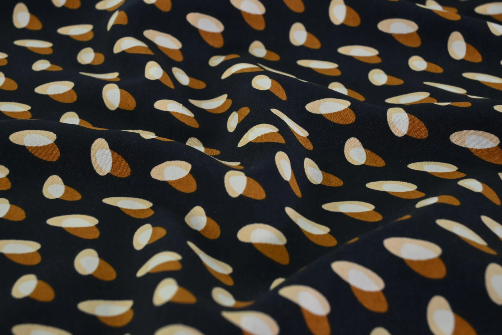 Viscose – Spotlight on navy