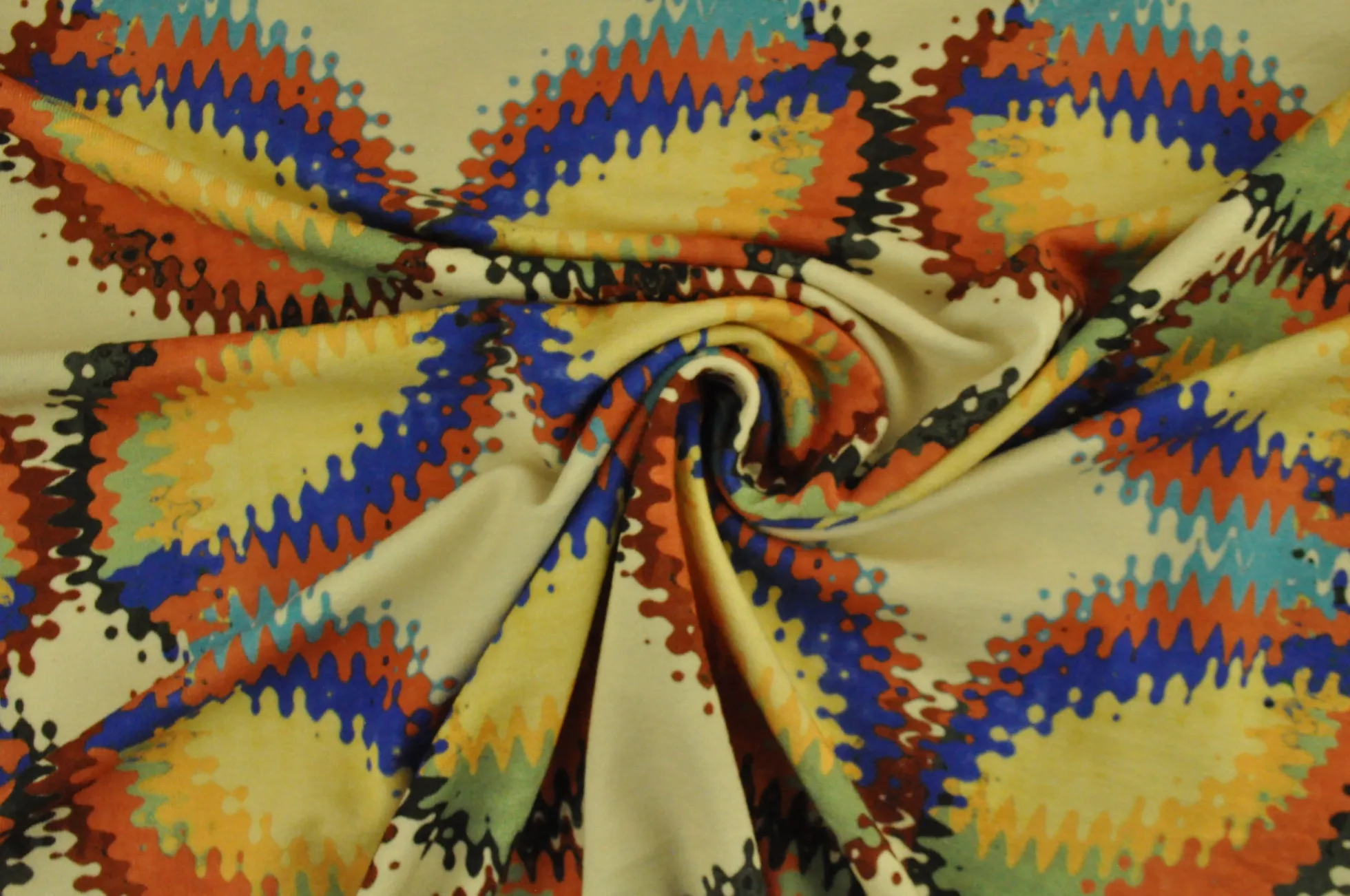 Viscose tricot – Colorful petal