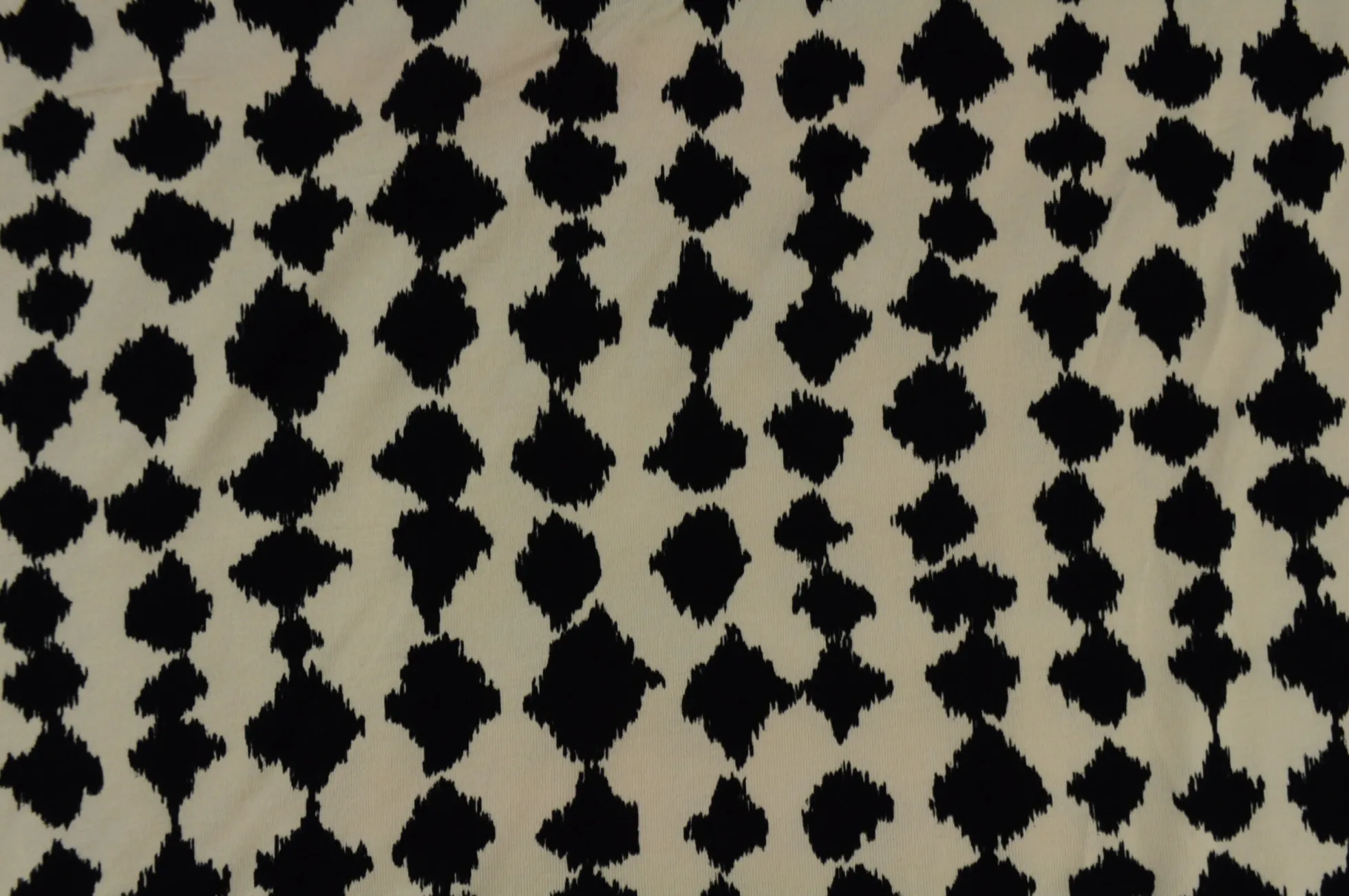 Viscose tricot – Ikat gebroken wit & zwart