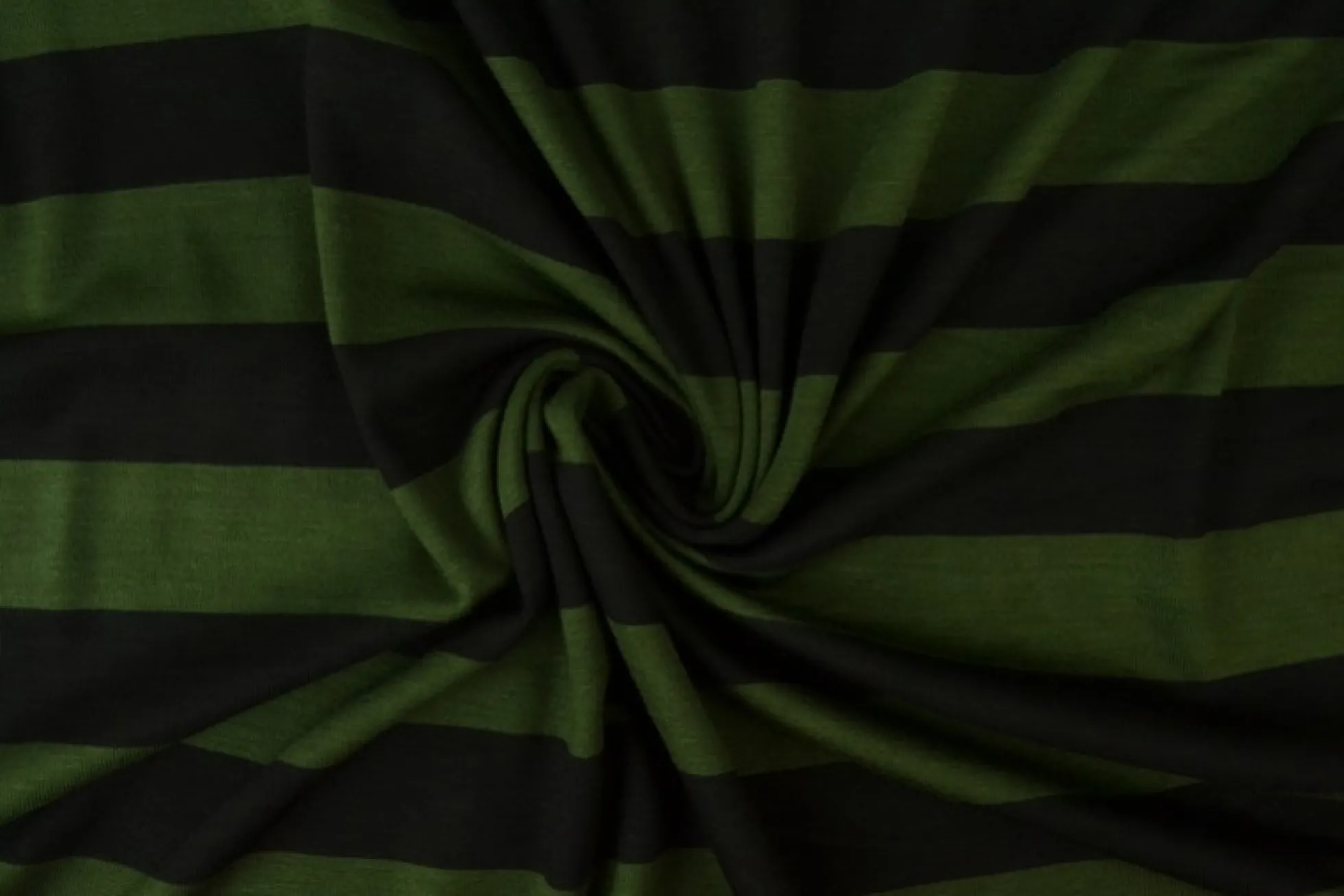 Viscose tricot – Mosgroen en zwart gestreept