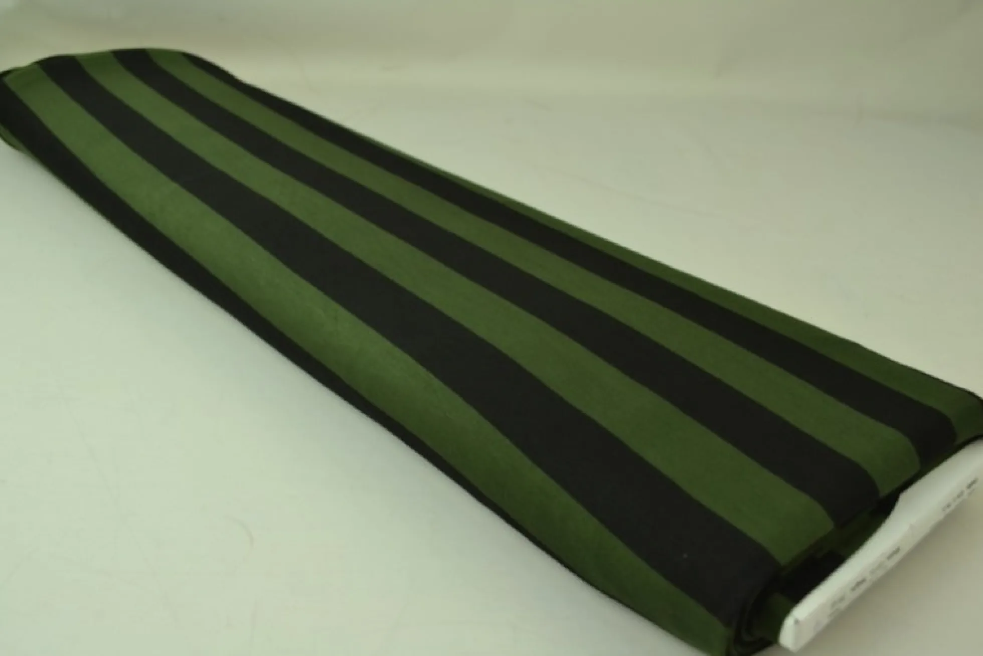 Viscose tricot – Mosgroen en zwart gestreept