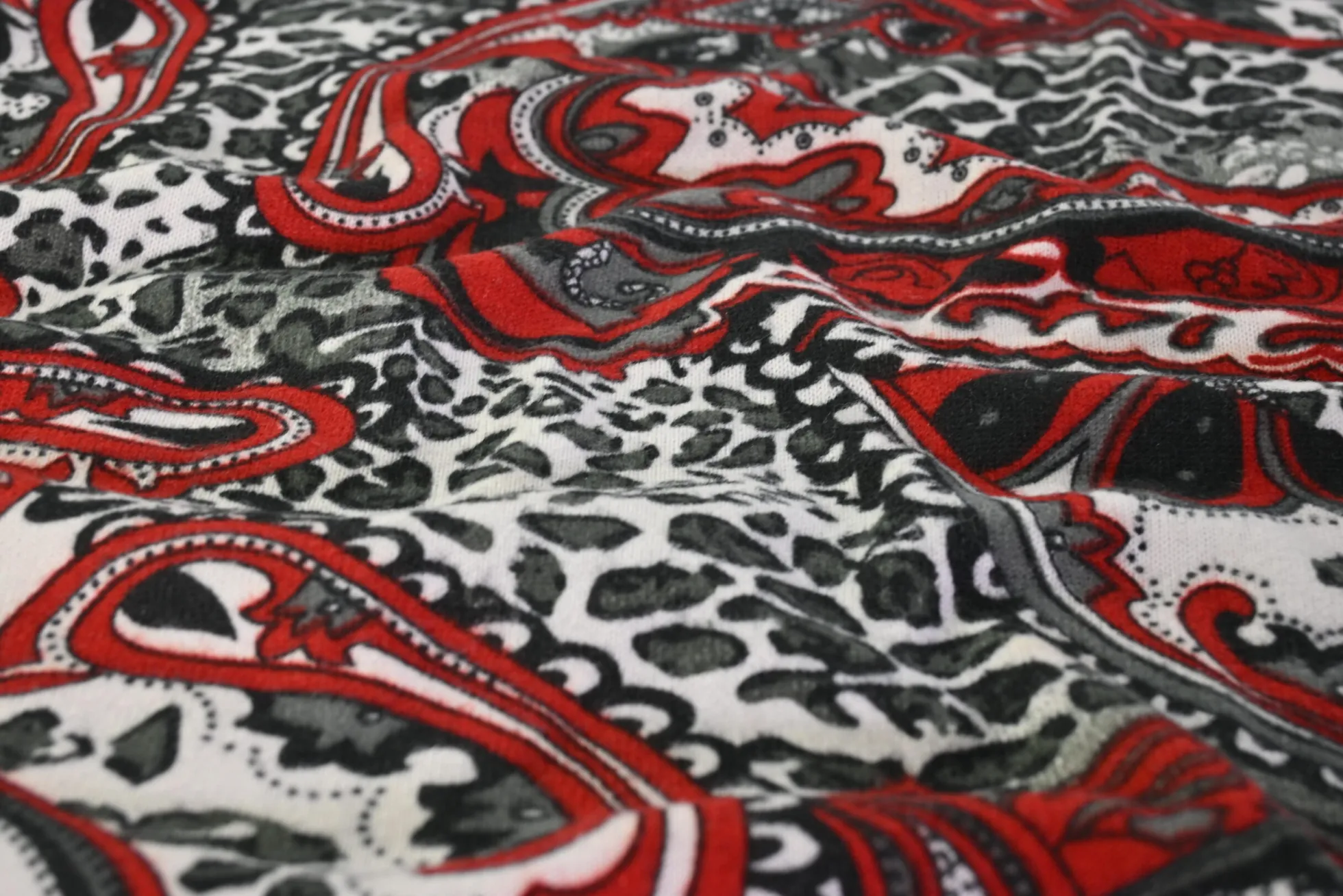Viscose tricot wooltouch – Paisley red