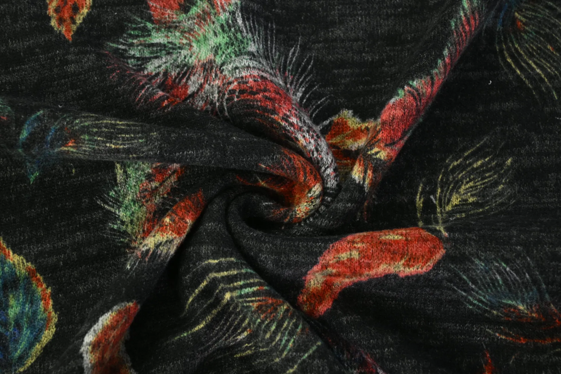 Viscose tricot wooltouch – Red feathers