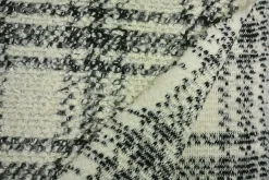 Wollen stof bouclé – Ecru & zwart ruit